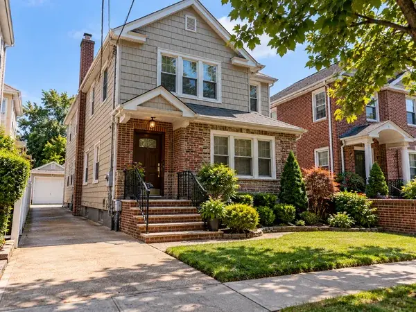 Single family house with a driveway (illustrative image)